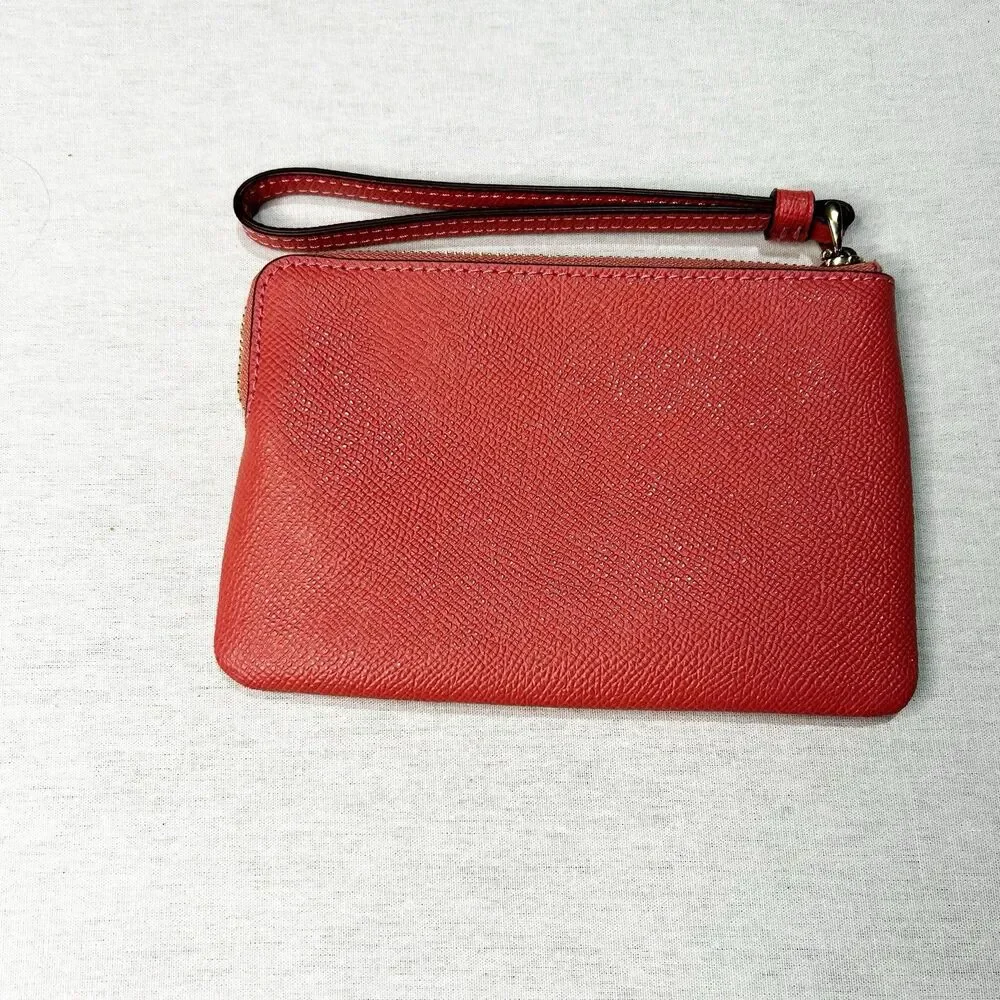 Coach corner zip